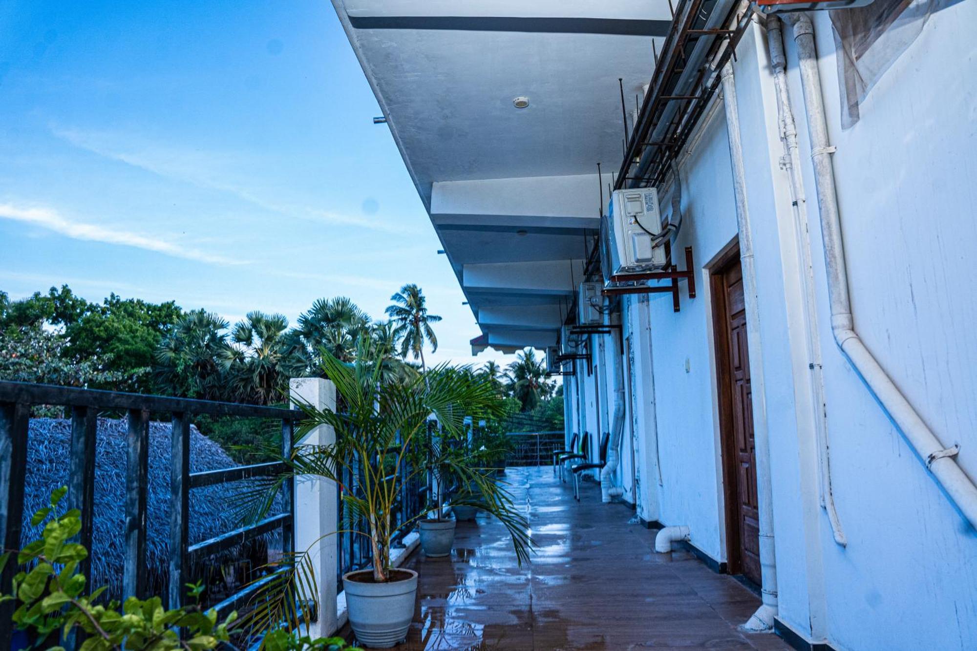 Theevanni Resort 亭可马里 外观 照片