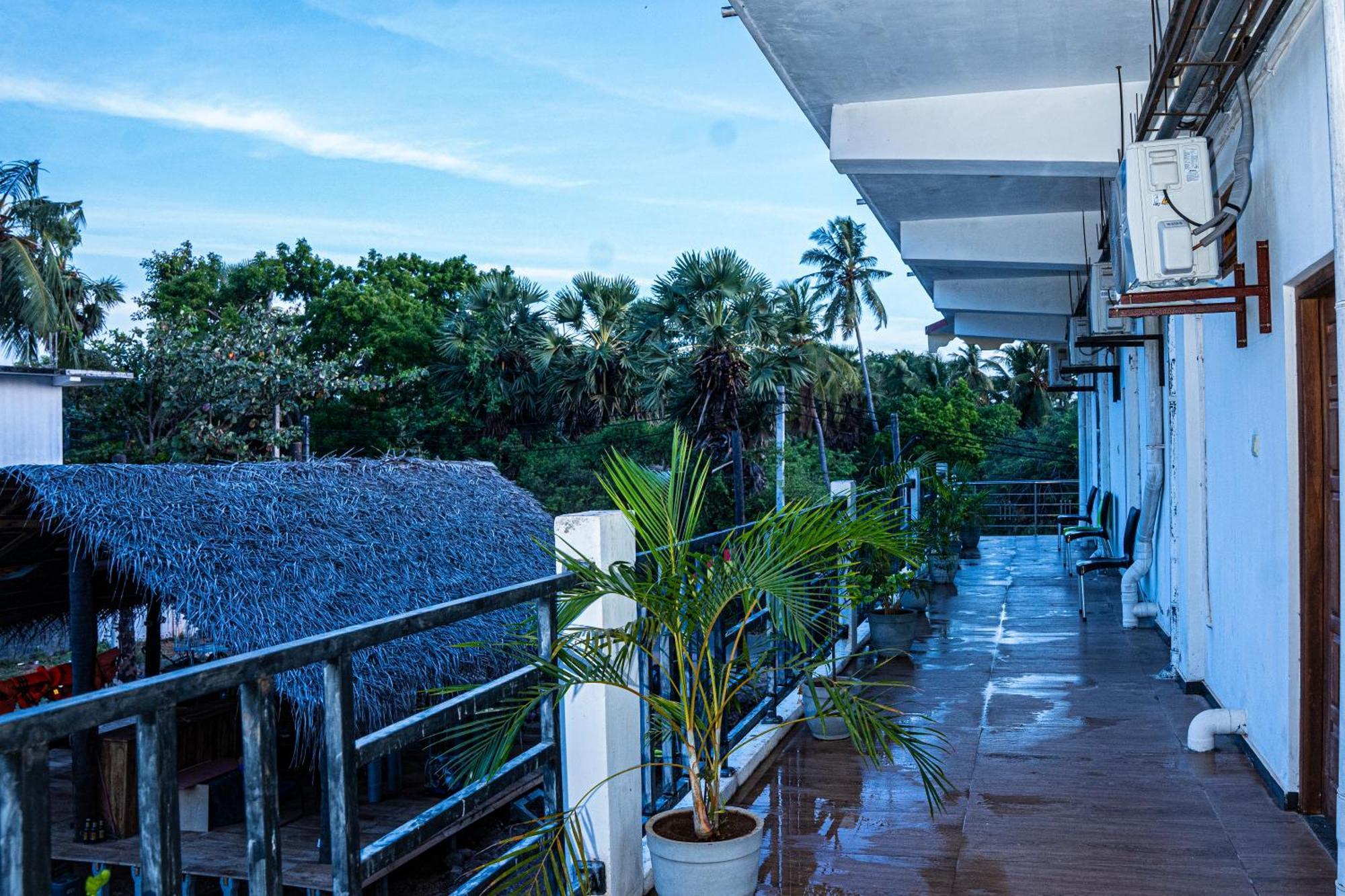 Theevanni Resort 亭可马里 外观 照片